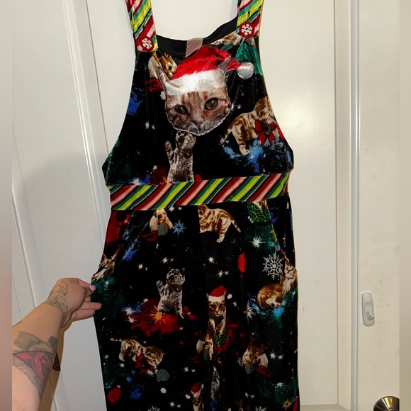No Boundaries Festive Cat Holiday Romper - Picture 5 of 5